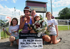  Malin Bergstr&ouml;m med familj Foto: Adam Str&ouml;m. 